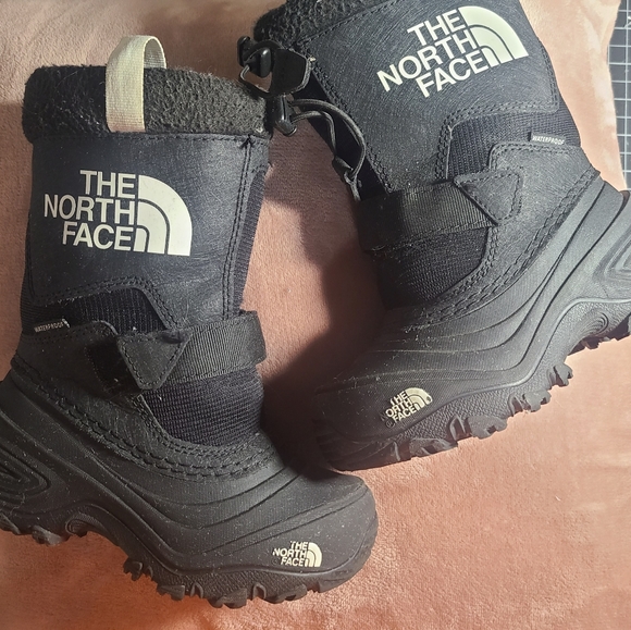 Boys North Face Snow Boots - Picture 1 of 3